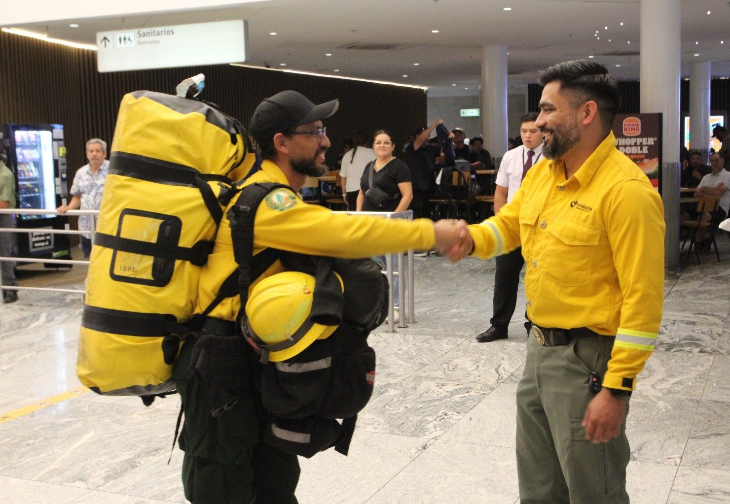 Brigadas mexicanas regresan de Canadá; 102 combatientes cierran misión (foto 2)