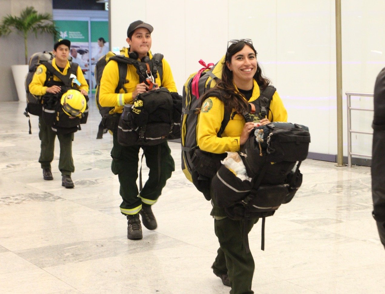 Brigadas mexicanas regresan de Canadá; 102 combatientes cierran misión (foto 5)