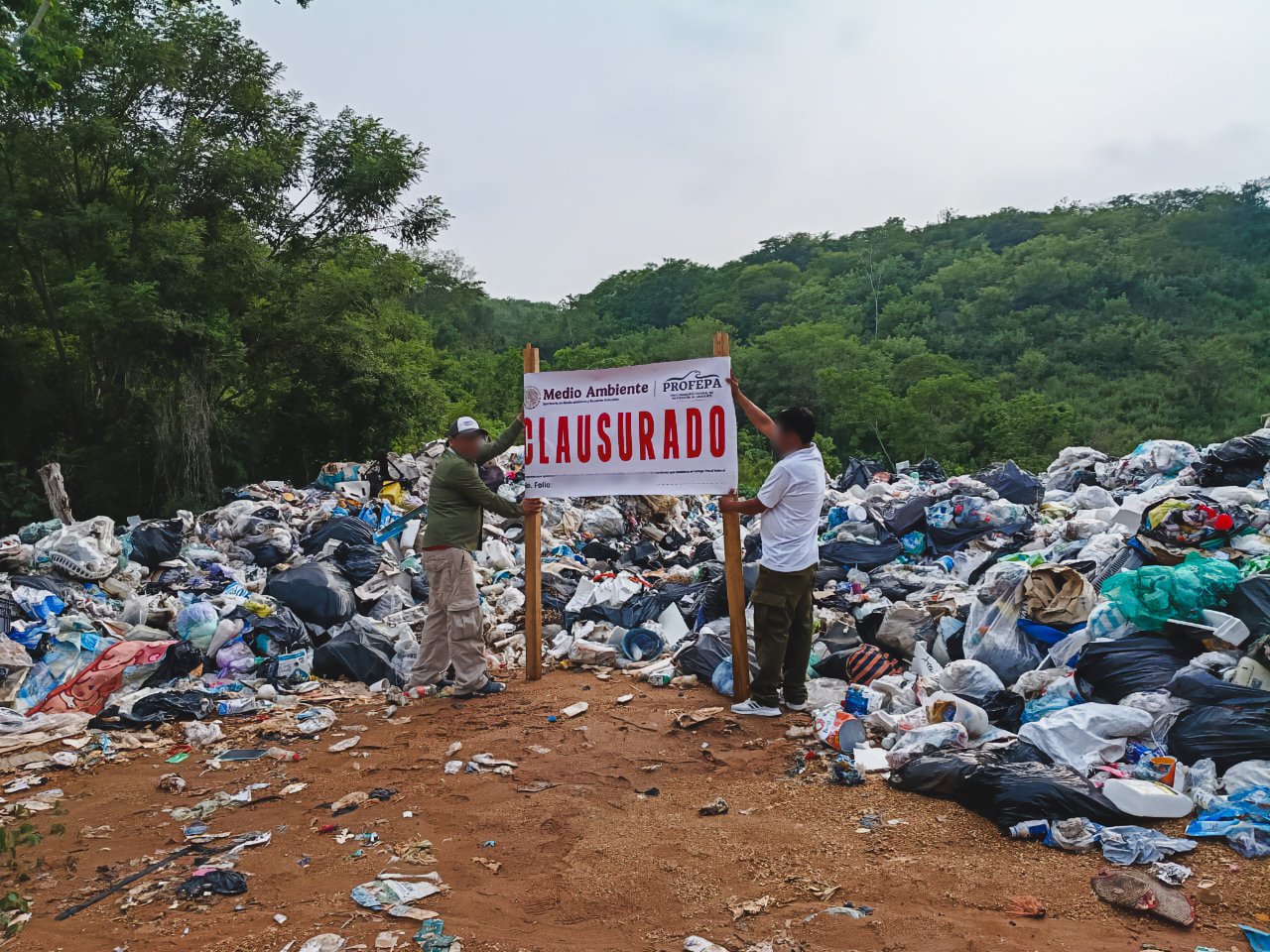 Profepa clausura tiradero en San Pedro Mixtepec