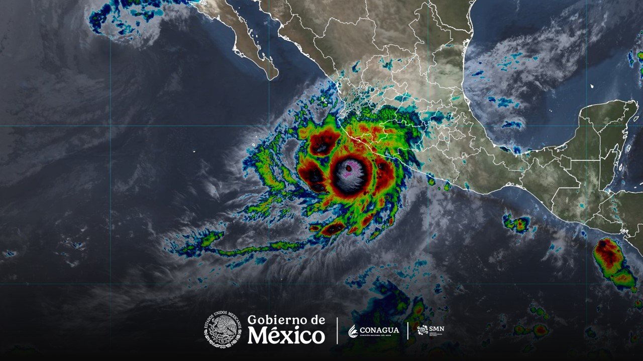 Mantienen alerta por huracán Simon categoría 4