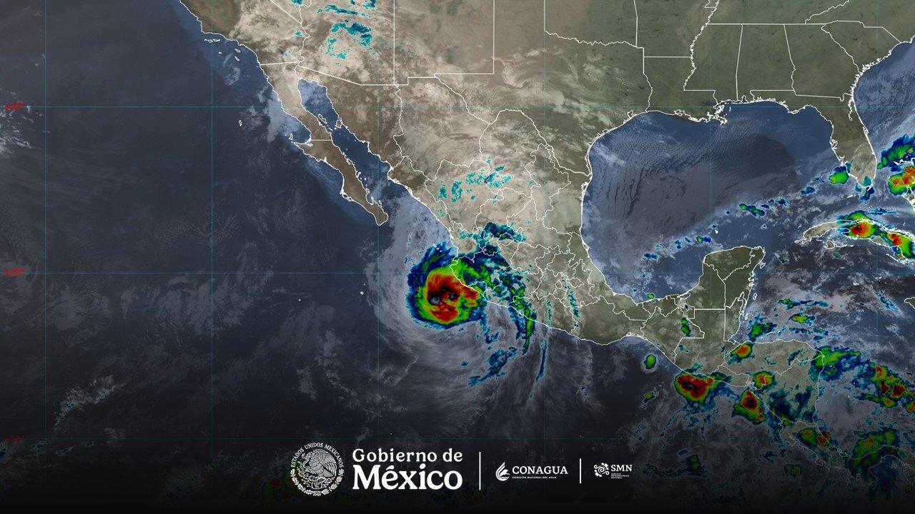 Huracán Trudy se ubica frente a Colima