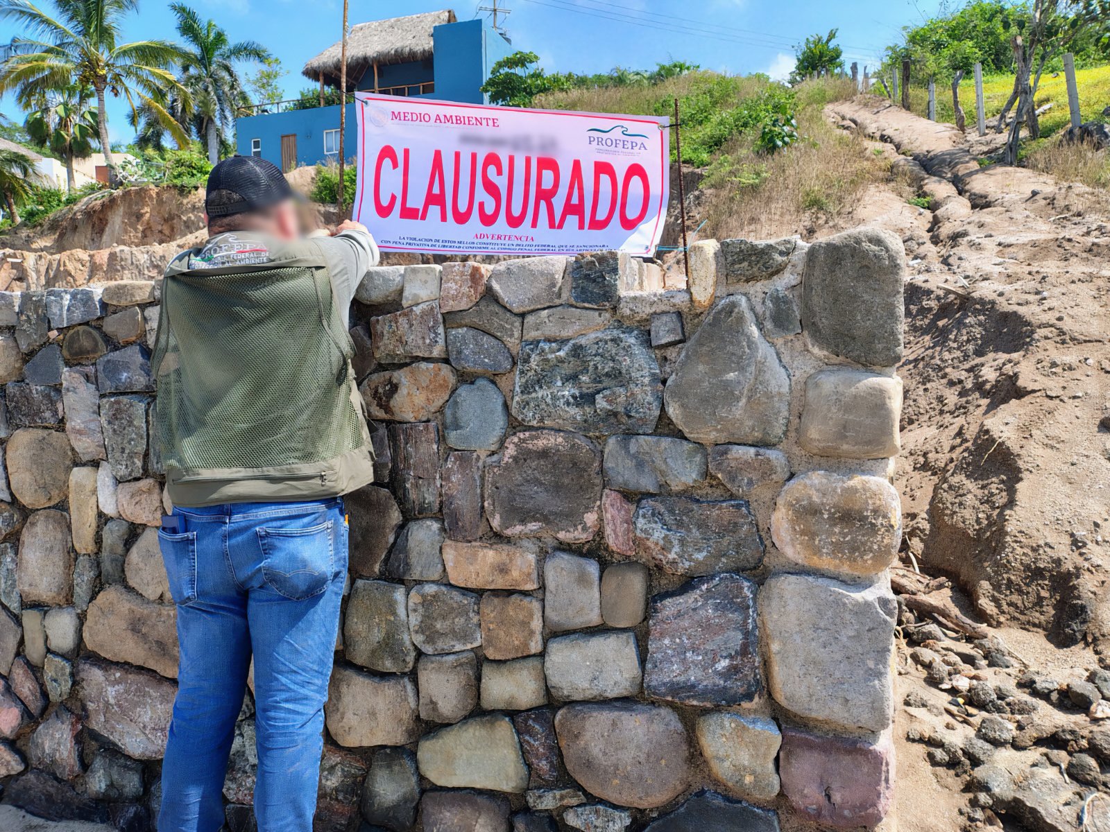 Profepa clausura obras en Playa Patzcuarito (foto 2)