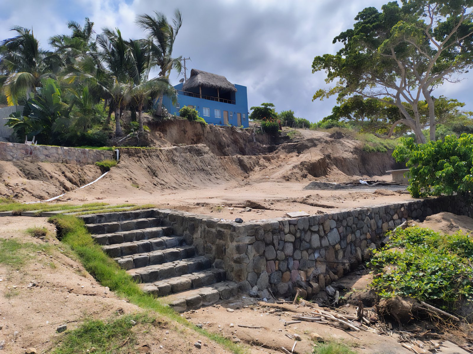 Profepa clausura obras en Playa Patzcuarito