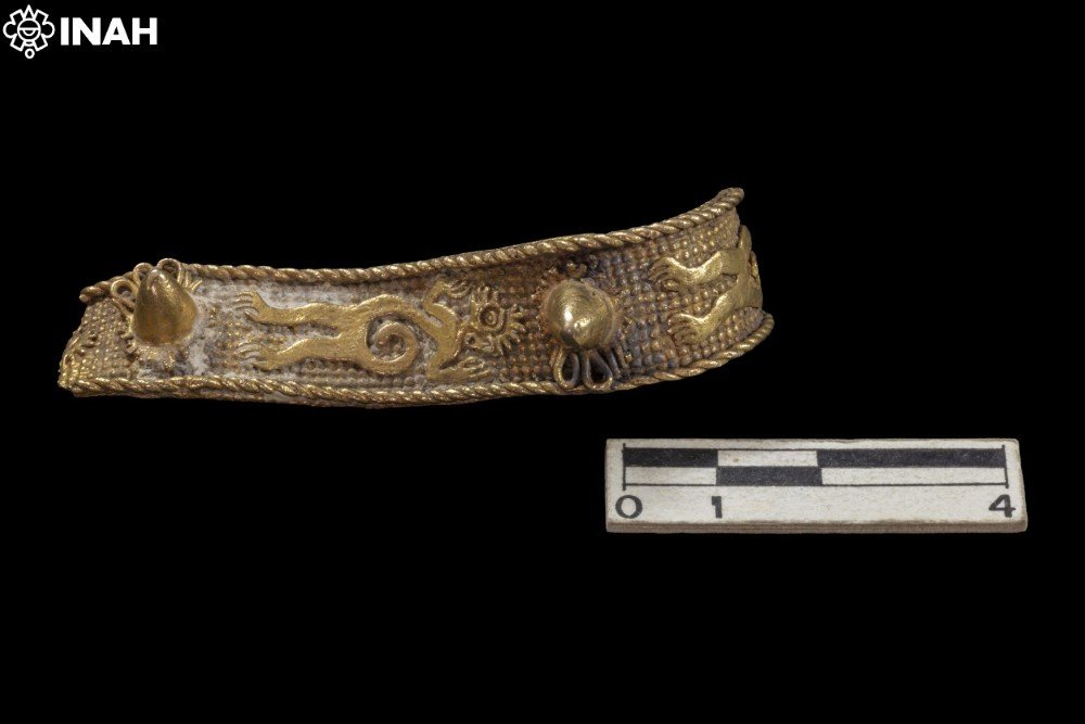 Repatrian brazalete posiblemente de Joyas del Pescador (foto 3)