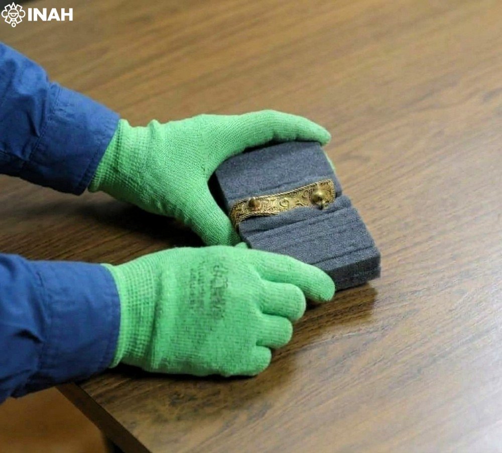 Repatrian brazalete posiblemente de Joyas del Pescador (foto 4)