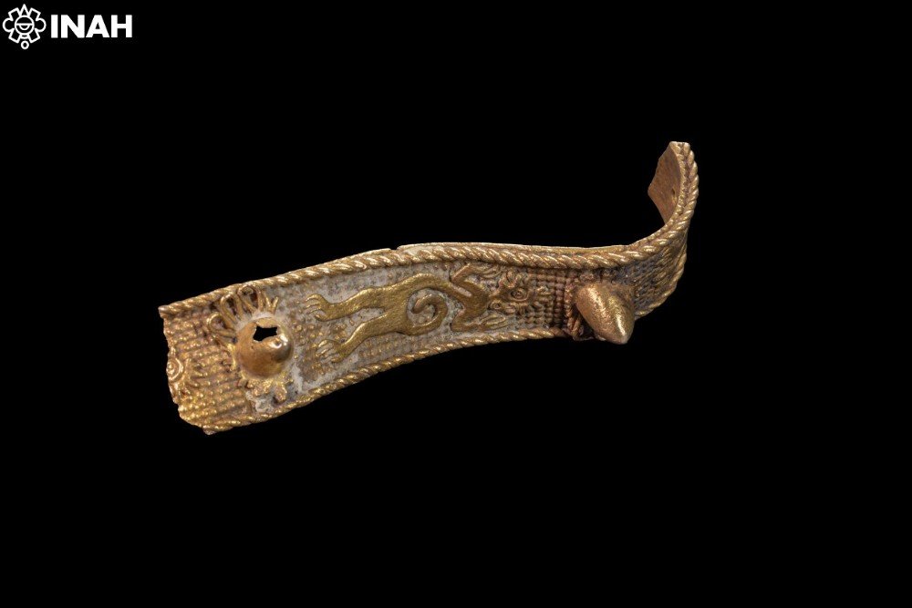 Repatrian brazalete posiblemente de Joyas del Pescador