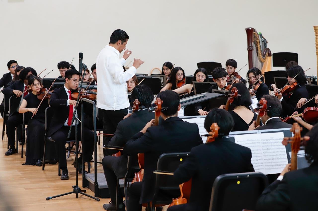 Orquesta Escuela Carlos Chávez cierra KOBOE FEST