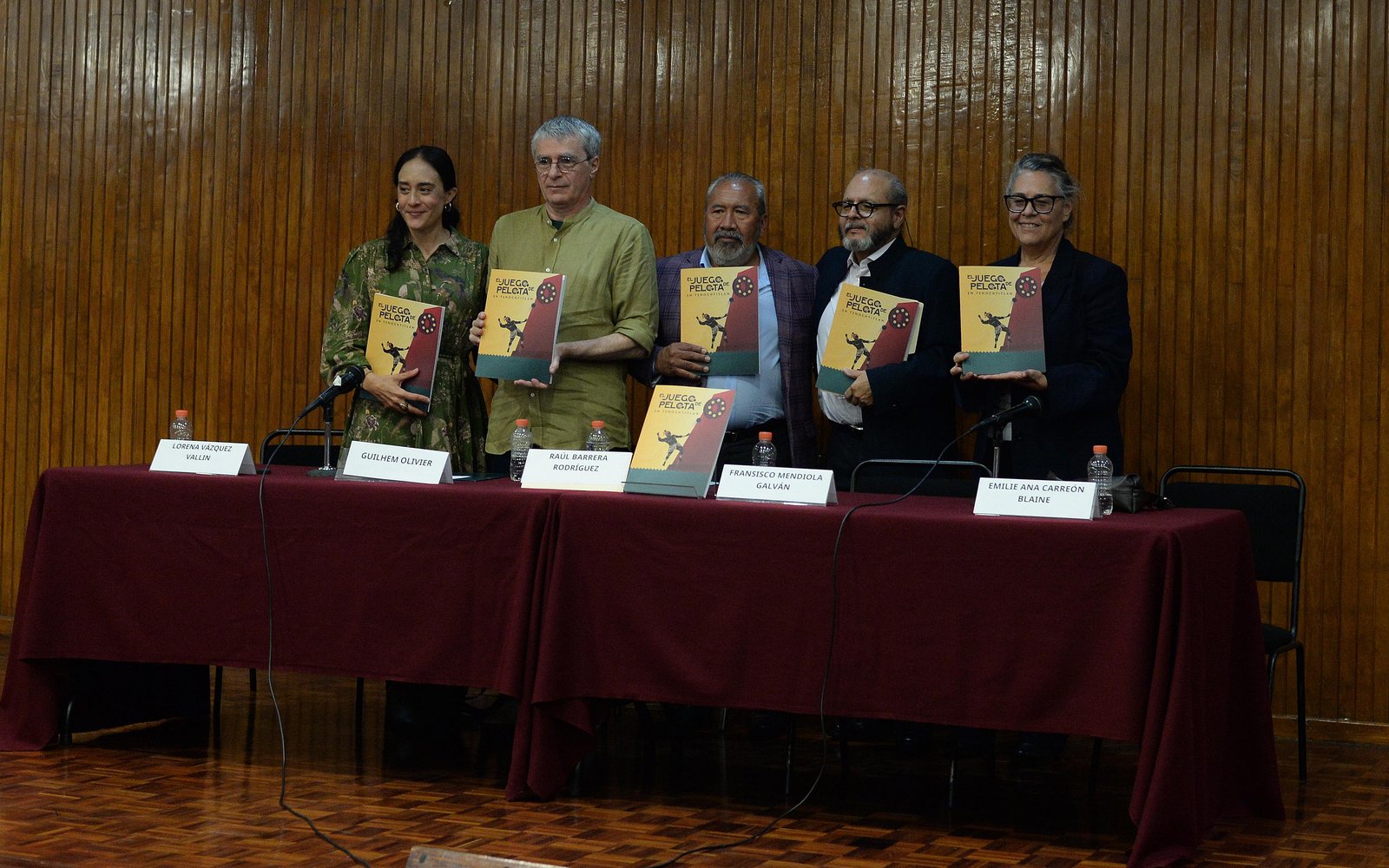 Presentan catálogo de Juego de Pelota