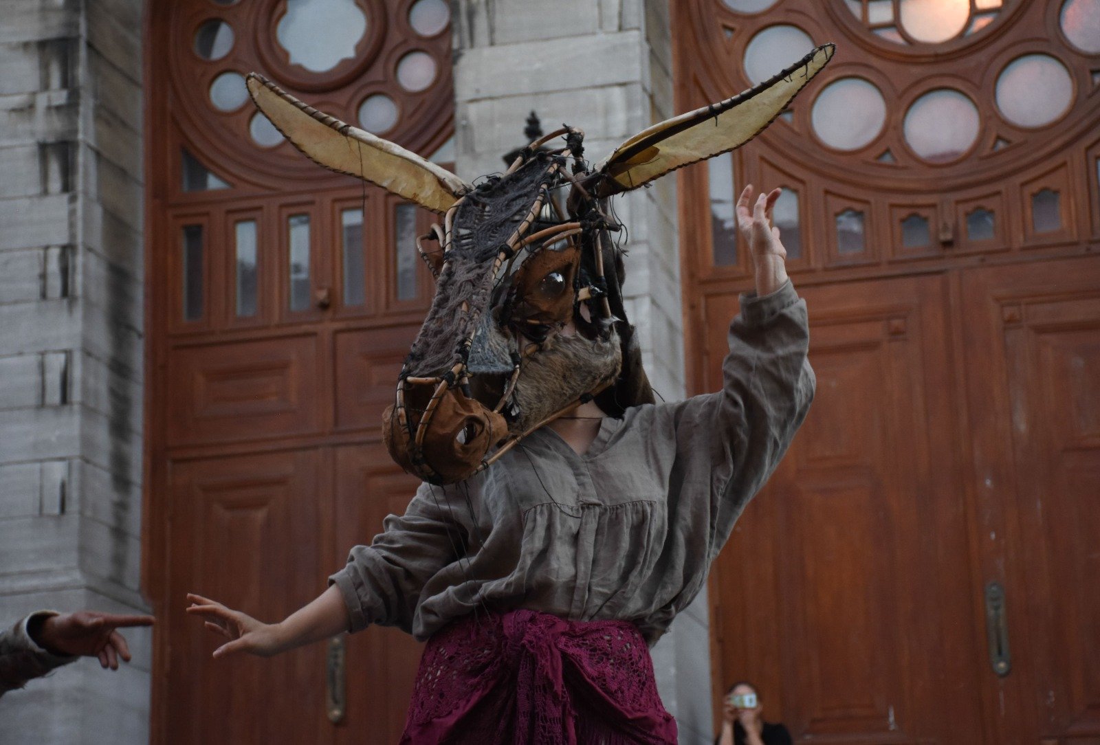Obra ¡Burros! explora generosidad y abuso
