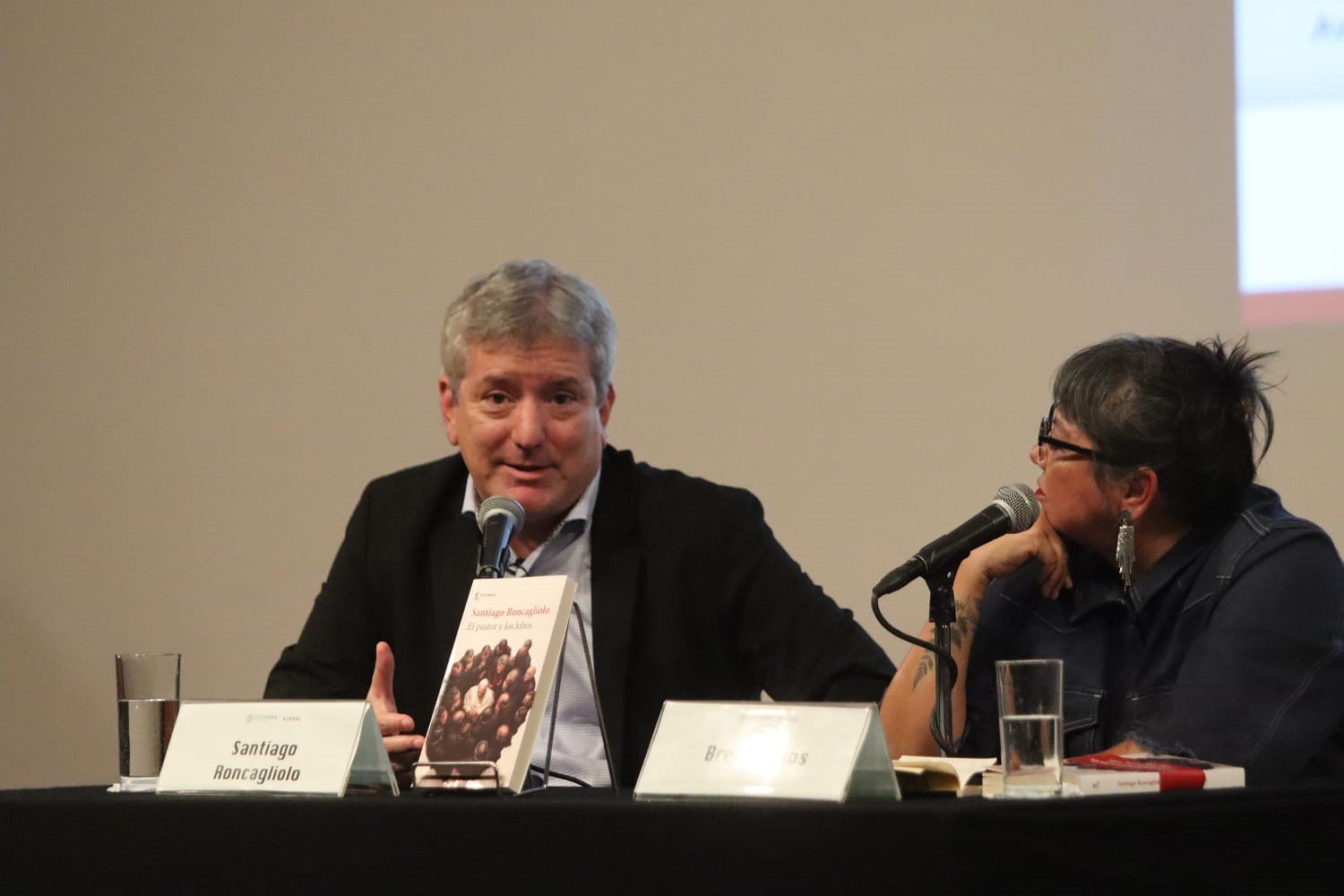 Santiago Roncagliolo vincula ficción y periodismo