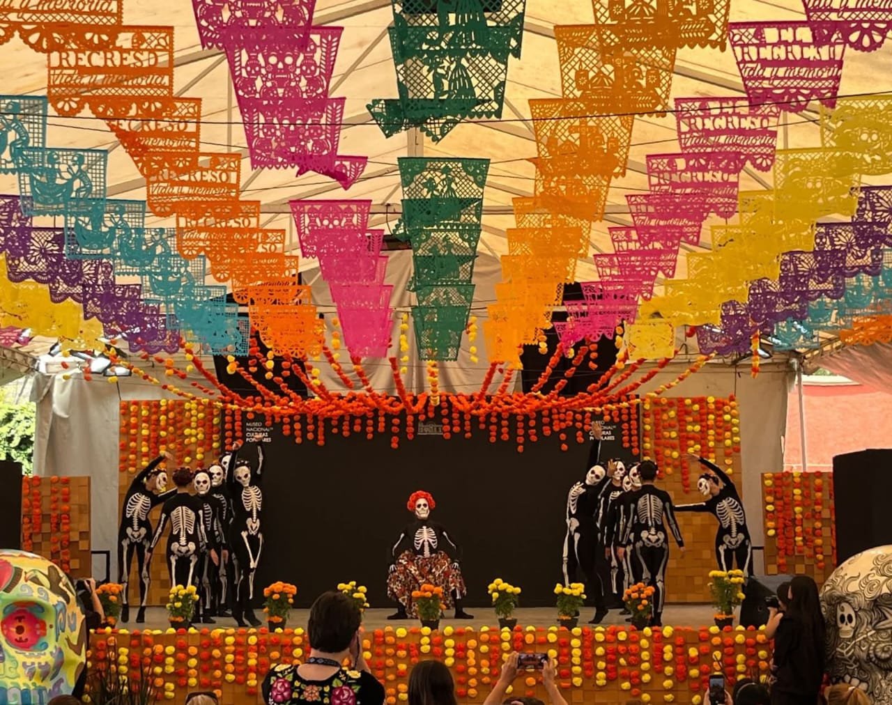 UCUVI celebra Día de Muertos con ferias
