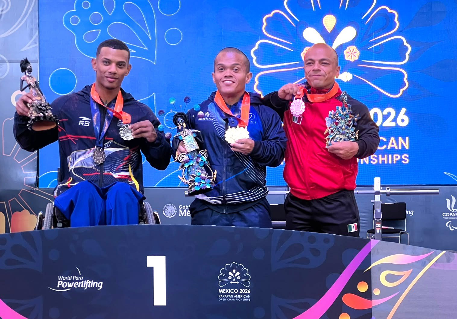 México abre con oro y dos bronces