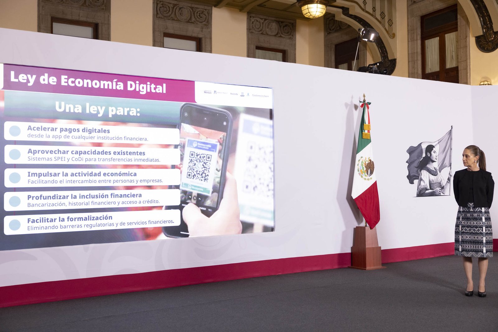 Sheinbaum destaca Ley de Economía Digital