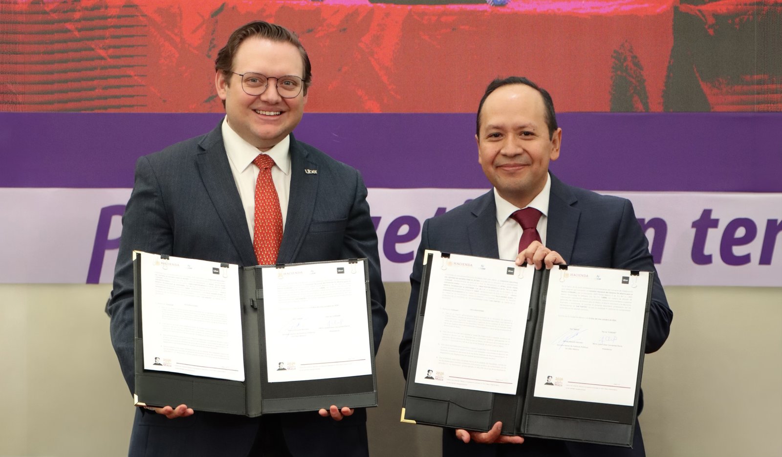 CONSAR y Uber firman convenio de ahorro