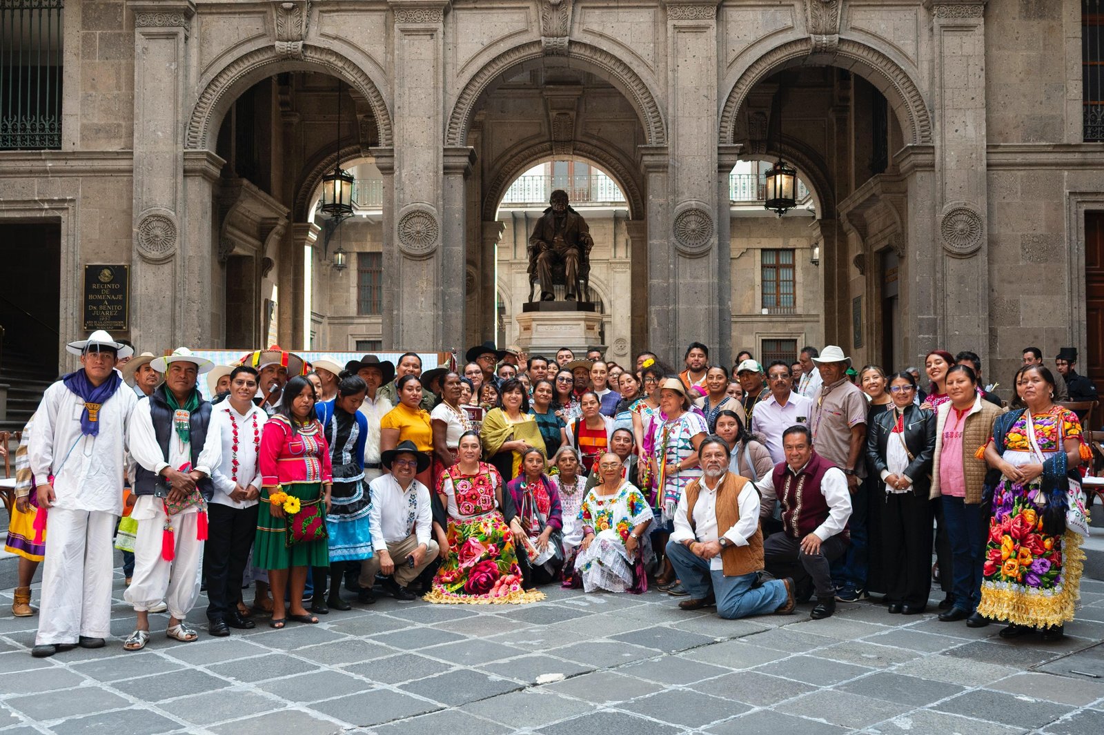 Sheinbaum amplía consulta de ley indígena