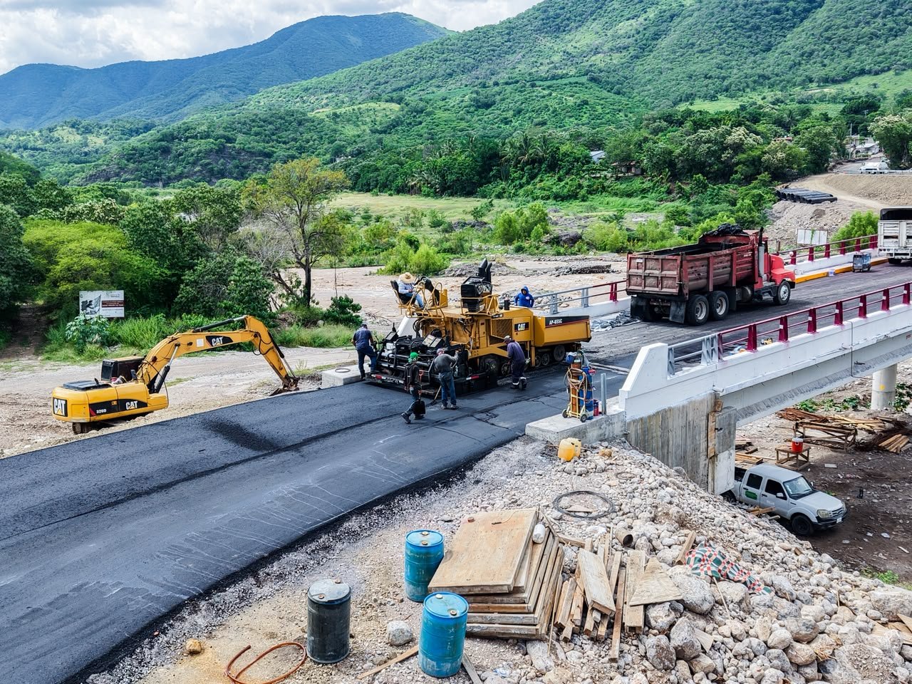 Puente Las Tunas avanza 92% en Colima