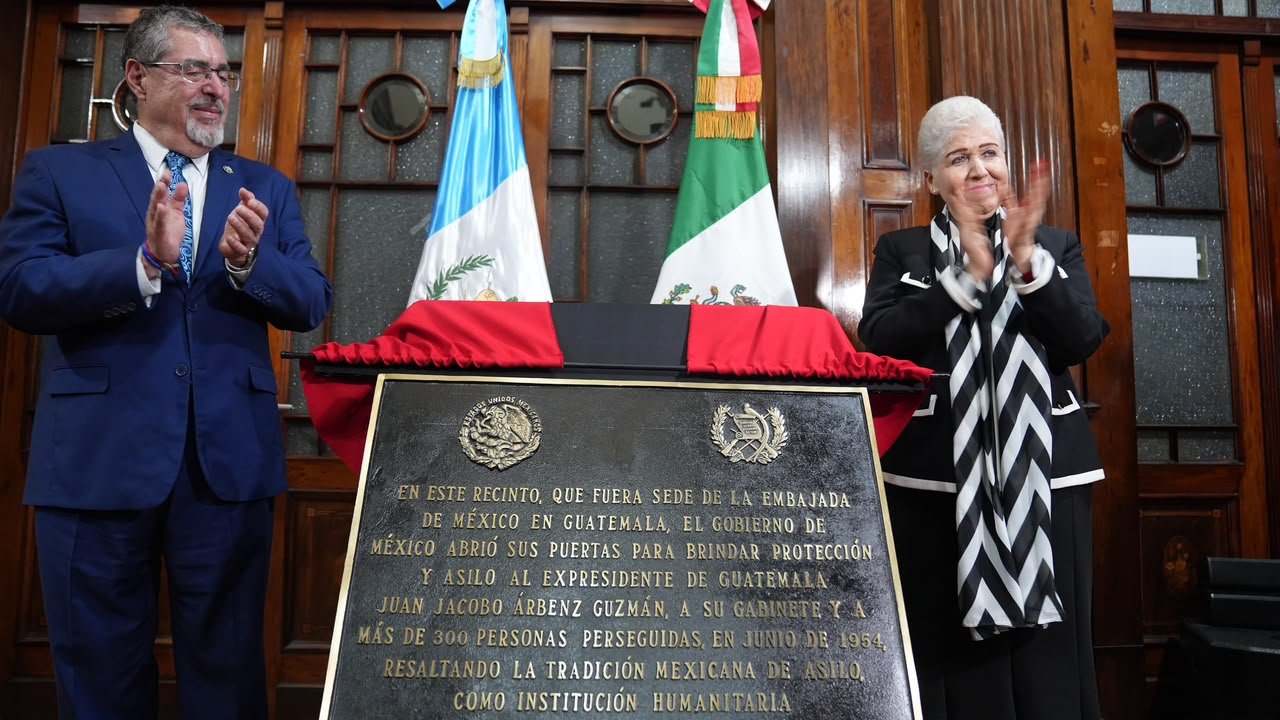 México y Guatemala honran exiliados de 1954