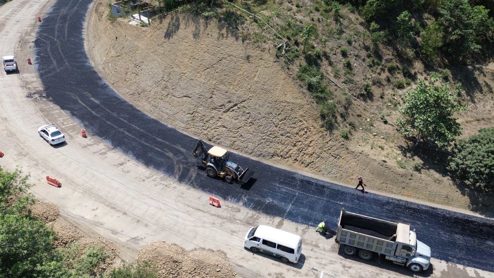 Carretera Tamazunchale-Huejutla avanza 81.5% (foto 4)