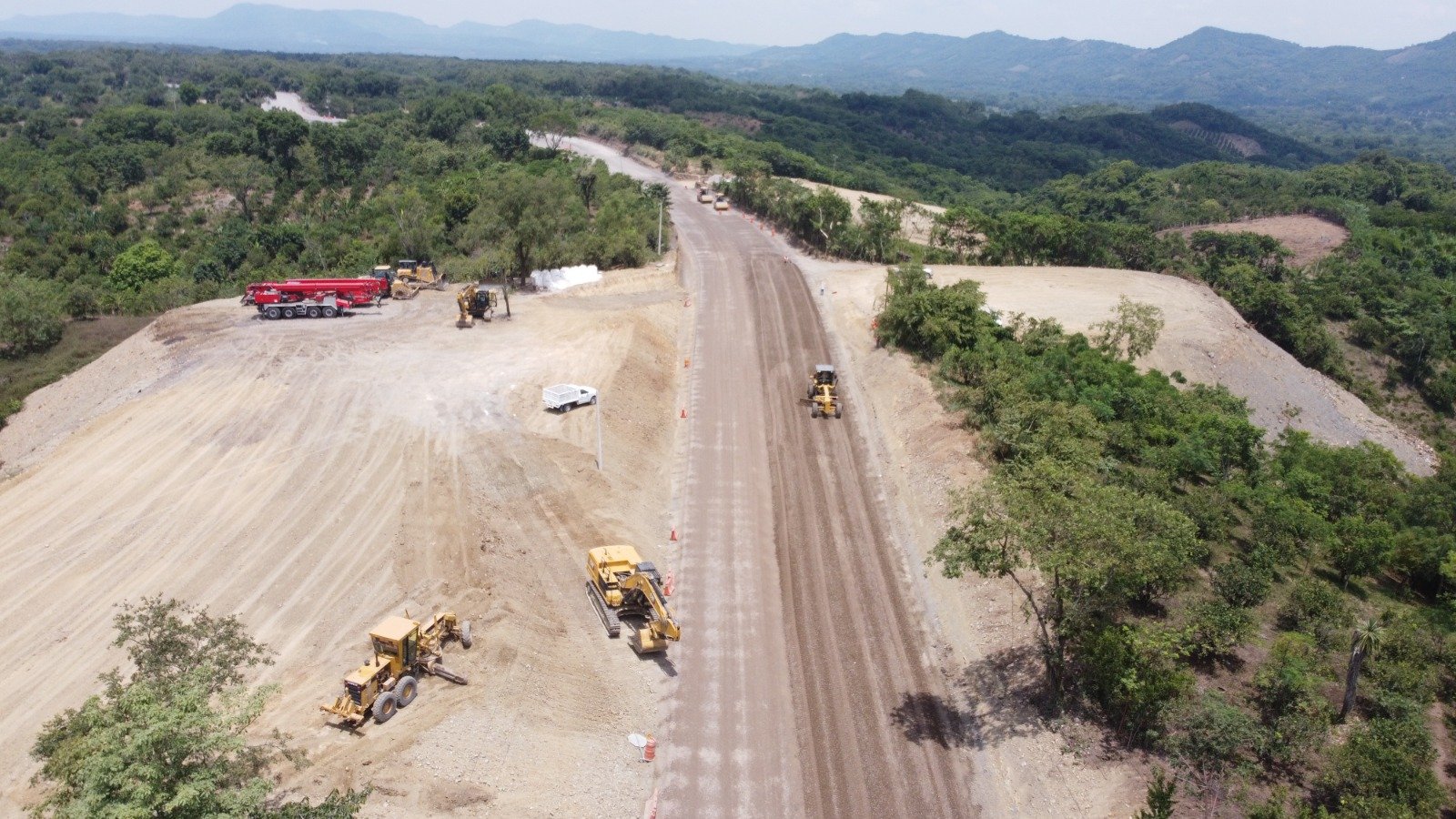 Carretera Tamazunchale-Huejutla avanza 81.5%