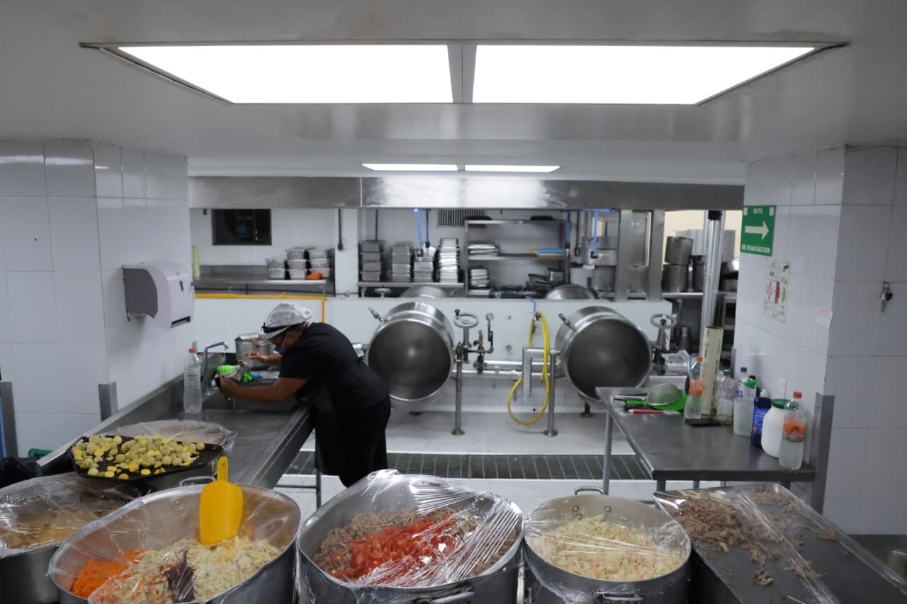 ISSSTE moderniza UCI, tanque terapéutico y cocina (foto 2)