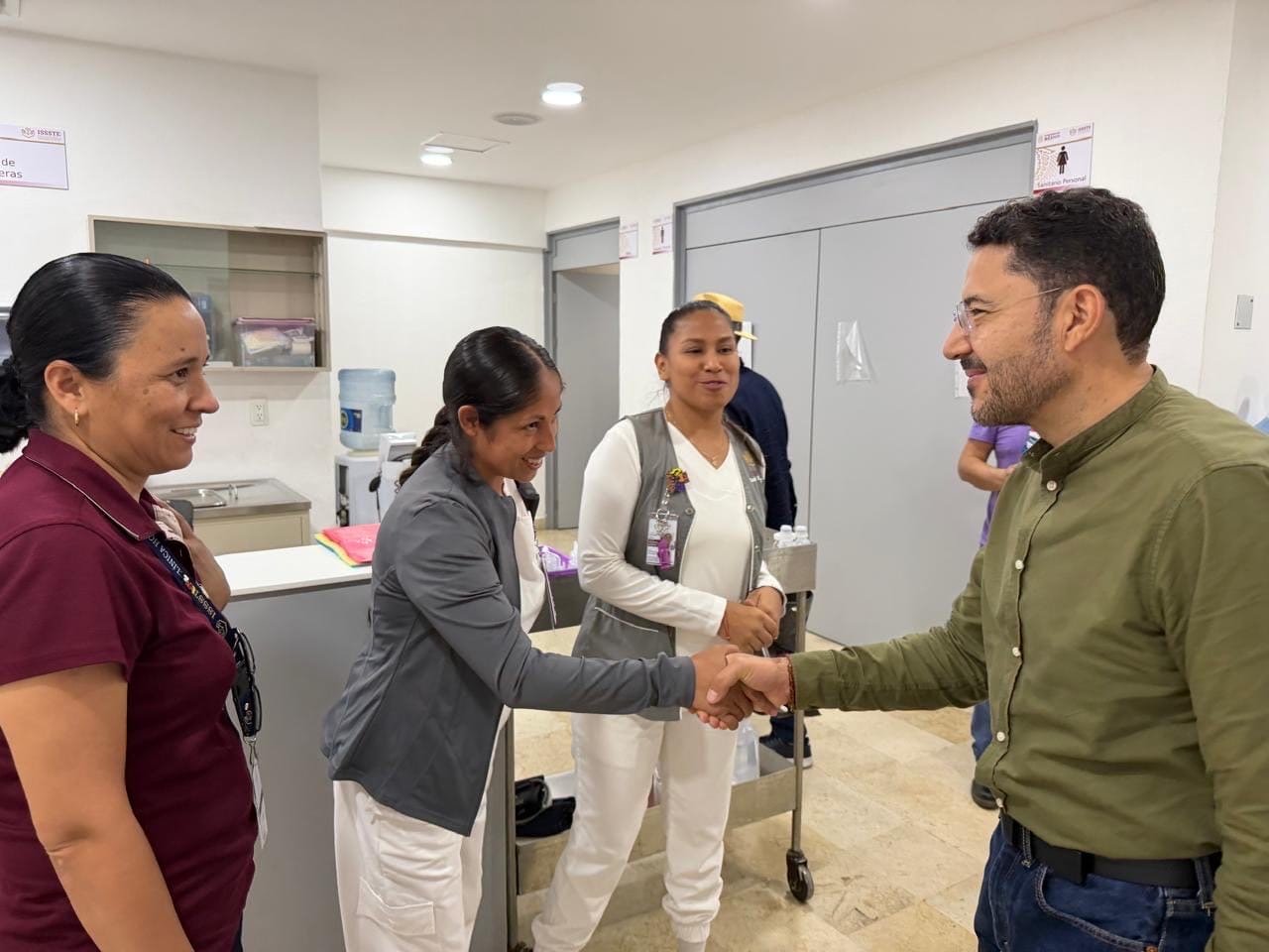 Batres instruye reforzar atención médica del ISSSTE (foto 5)