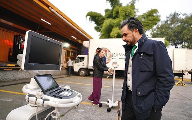 IMSS inicia distribución de equipo médico (foto 8)